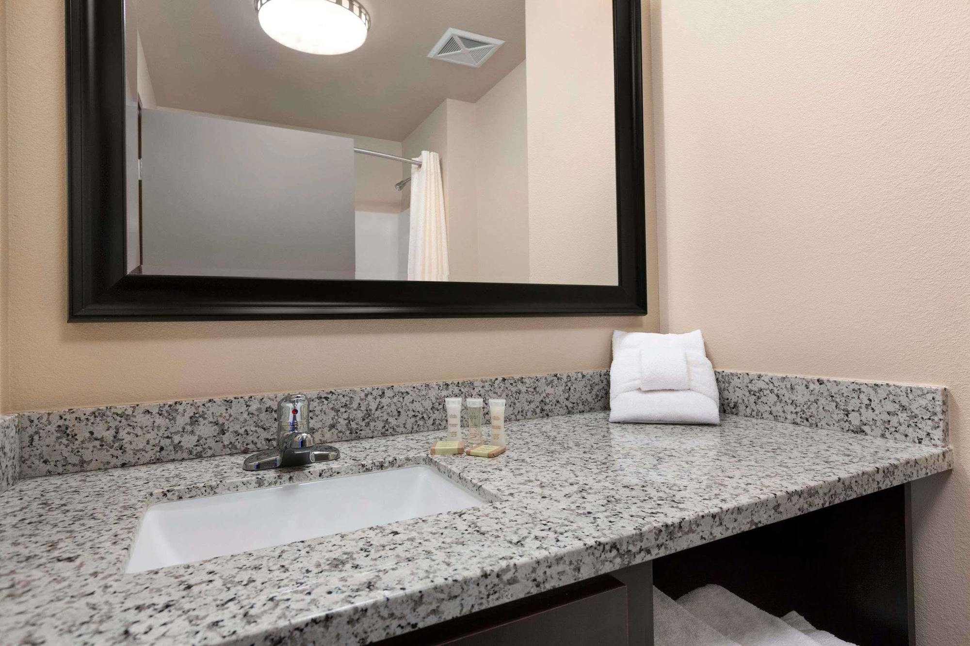 Best Western Roosevelt Place Bismarck Eksteriør billede